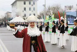 جشن‌های نوروز در قرقیزستان | تصاویری از آیین‌های سنتی و فرهنگ محلی +تصاویر