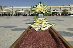 هم اکنون |  تشییع پیکر مرحوم محمد خجسته باقرزاده، برادر همسر رهبر انقلاب در حرم امام رضا(ع)