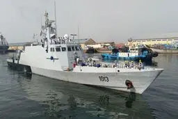 یک ناو گروه پاکستان در بندرعباس  پهلو گرفت