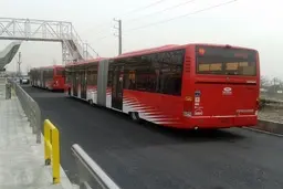 امروز | اتفاق عجیب در خیابان پارک‌وی | ممانعت اتوبوس‌ها از سوار کردن مسافران+تصویر