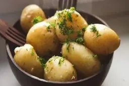 هرگز آب سیب‌زمینی را دور نریزید | کاربرد های عجیب آب‌ سیب‌زمینی