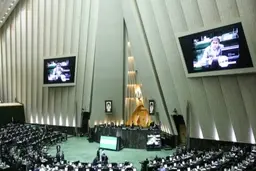 
اخذ مالیات از سلبریتی‌ها با درآمد بیش از ٢٠٠ میلیون تومان در سال  
