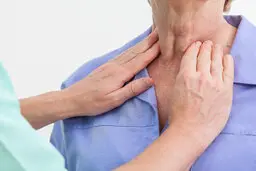 علائم اولیه بیماری تیروئید چیست؟