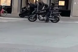 لحظه‌ی سرقت از یک فروشگاه جواهرات شانل در پاریس+ویدئو 