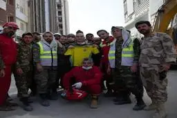 گریه های این فوتبالی برای متروپل | اشک همه درآمد از ریزش متروپل | برزیلی ها روبروی متروپل عزاداری کردند + تصویر