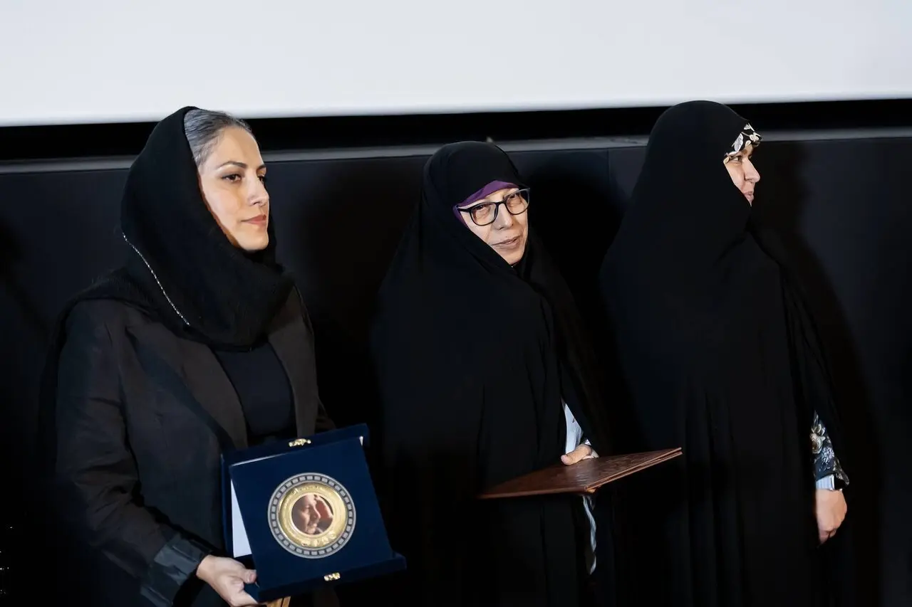 تجلیل از پیشکسوتان سینمای دفاع مقدس در آیین اکران "هیوای" ترمیم‌شده