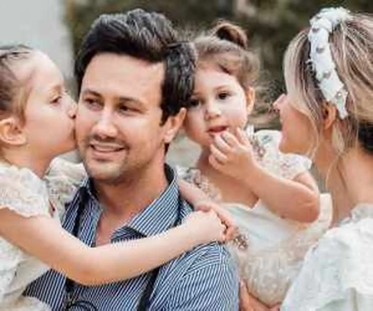 عکس های لاکچری شاهرخ استخری و همسرش به مناسبت تولد دخترش
