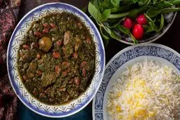 طرز تهیه چاشنی مخصوص قرمه سبزی | با این چاشنی قرمه سبزیت و خاص کن+ ویدیو 