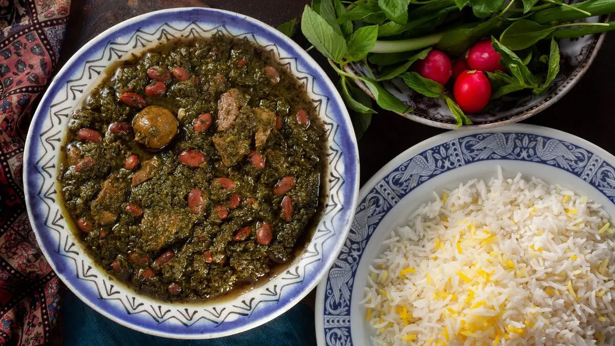 با این ترفند عطر قورمه سبزی تو همه خونه می‌پیچه! | راز خوشمزه پختن خورش قورمه سبزی +ویدئو