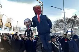ترامپ به دار آویخته شد