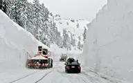 شیرجه در برف| ‏میزان بارش برف در شمال‌غرب کشور در این حد بوده که از برف به جای استخر استفاده میکنن + ویدئو 