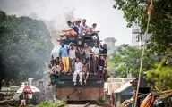 جمعیت زیاد مردم بنگلادش| دست جمعی سوارشدن بنگلادشی‌ها در قطار + ویدیو