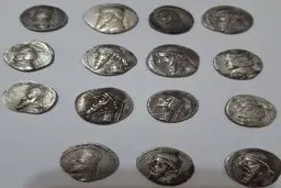 کشف ۱۵ سکه نقره اشکانی در دره‌شهر | دو متهم دستگیر شدند