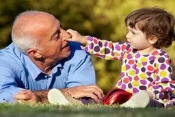 چرا مسئله تربیتی احترام به بزرگترها کمرنگ شده؟ | چرا آموزش کودکان برای احترام گذاشتن به بزرگترها کار صحیحی نیست؟