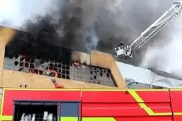 منطقه آزاد انزلی به دلیل آتش‌سوزی مجتمع ونوس تعطیل شد | تعطیلی کامل منطقه آزاد انزلی در پی آتش‌سوزی مهیب