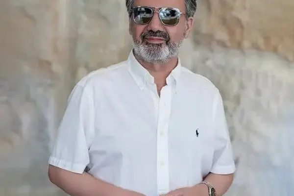 ادعای تابناک: بازگشت معین، خواننده مطرح ایرانی به ایران