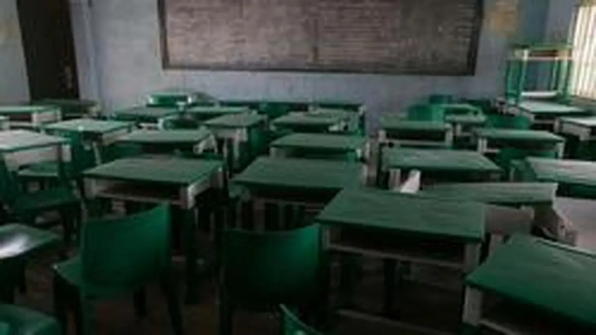 مردان مسلح ۱۴۰ دختر دبیرستانی را در نیجریه ربودند 