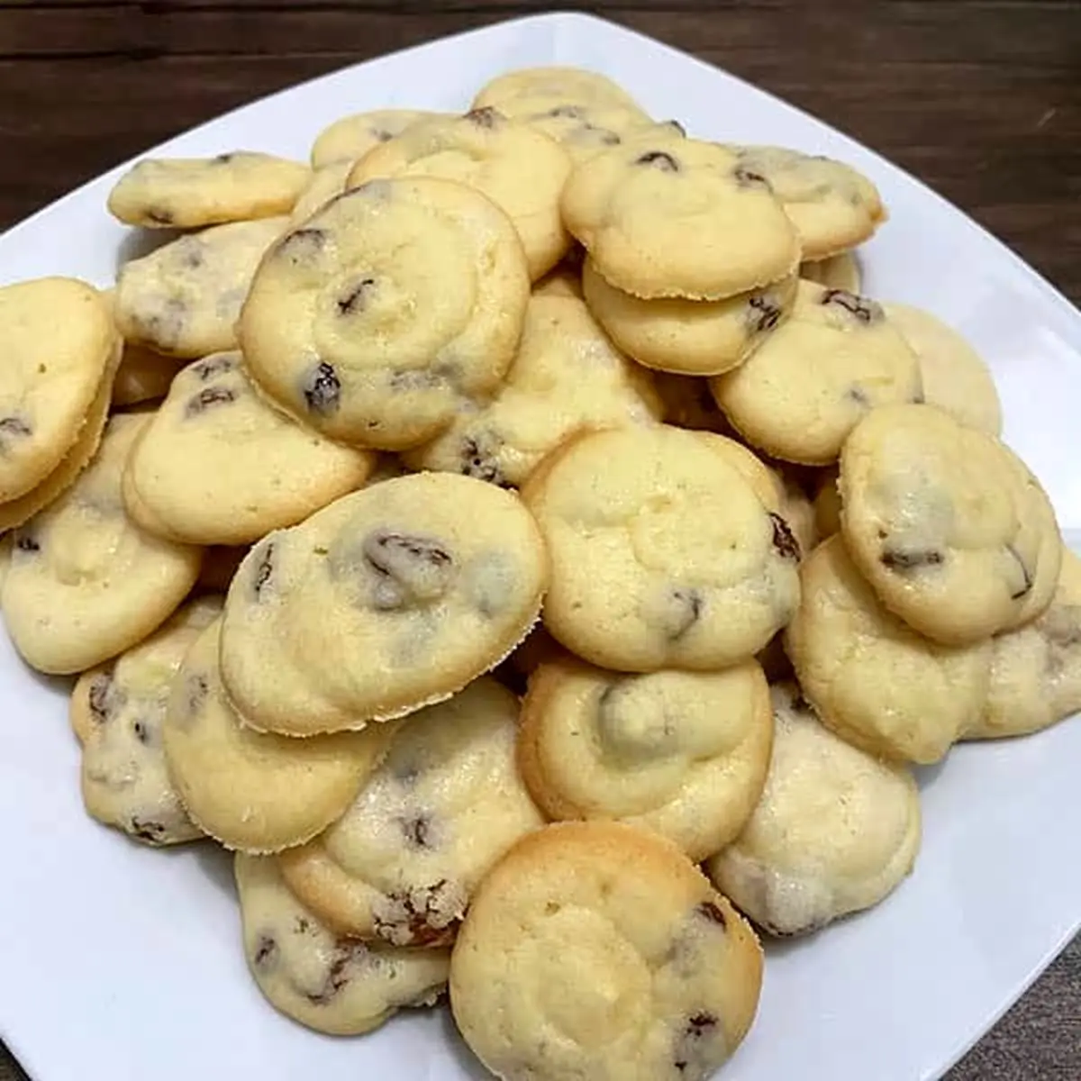  طرز تهیه شیرینی کشمشی بدون فر | دستور فوری پخت شیرینی کشمشی 