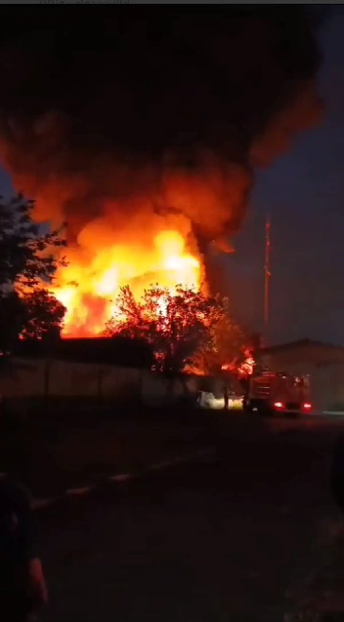 بیمارستان هفت‌تیر در آتش سوخت | آتش سوزی مهیب در  شهرری وحشت مردم را برانگیخت+ ویدئو و اخبار تکمیلی