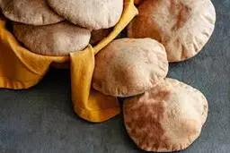 پخت نان پیتای تازه در خانه | طعمی ساده، خوشمزه و همیشه در دسترس +ویدئو