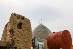 
خاک‌برداری پشت مسجد شیخ لطف‌الله متوقف شد
