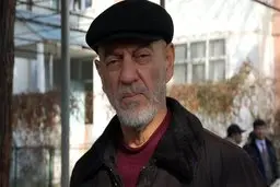 

هوادارانِ روس‌ها زیادند اما به این اُمیدیم که خط‌مان به فارسی برگردد   
