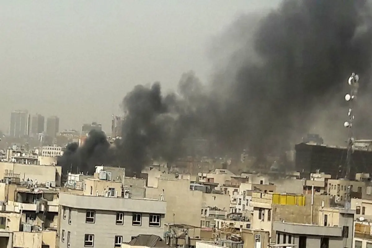 میدان بهارستان در آتش سوخت | آتش سوزی گسترده در میدان بهارستان +ویدئو
