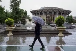 رگبار و وزش باد شدید در راه تهران