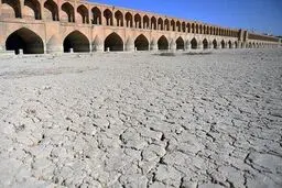 احیای زاینده‌رود تا ۵ سال دیگر امکان پذیر نیست | ‌راه‌حل برون‌رفت از مشکل زاینده‌رود چیست؟