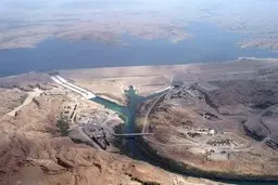 ذخیره سدهای کشور به نصف رسید