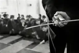 تصاویر کتک زدن وحشیانه یک دانش‌آموز توسط معلم سنگ‌دل+ ویدئو 
