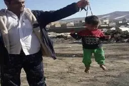 کودک آزار با تسبیح دستگیر شد+ عکس| مرد کودک آزار برای تفریح و سرگرمی کودک را با تسبیح آزار داد
