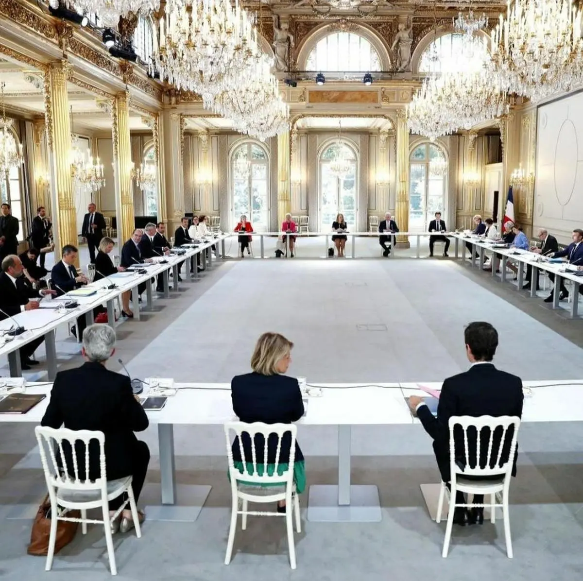 
تعداد زنان در دولت جدید فرانسه بیشتر از مردان است. + عکس
