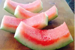 پوست هندوانه را دور نریزید | فواید بی‌شمار پوست هندوانه که از آن غافل بودید+ویدئو 