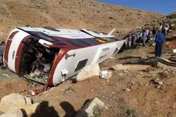 واژگونی اتوبوس تهران - یاسوج در سمیرم | آخرین وضعیت مصدومان حادثه +ویدئو