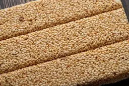 سوهان رو میتونی فوری و بی دردسر درست کنی چون راحته! | طرز تهیه سوهان کنجدی سریع +ویدئو