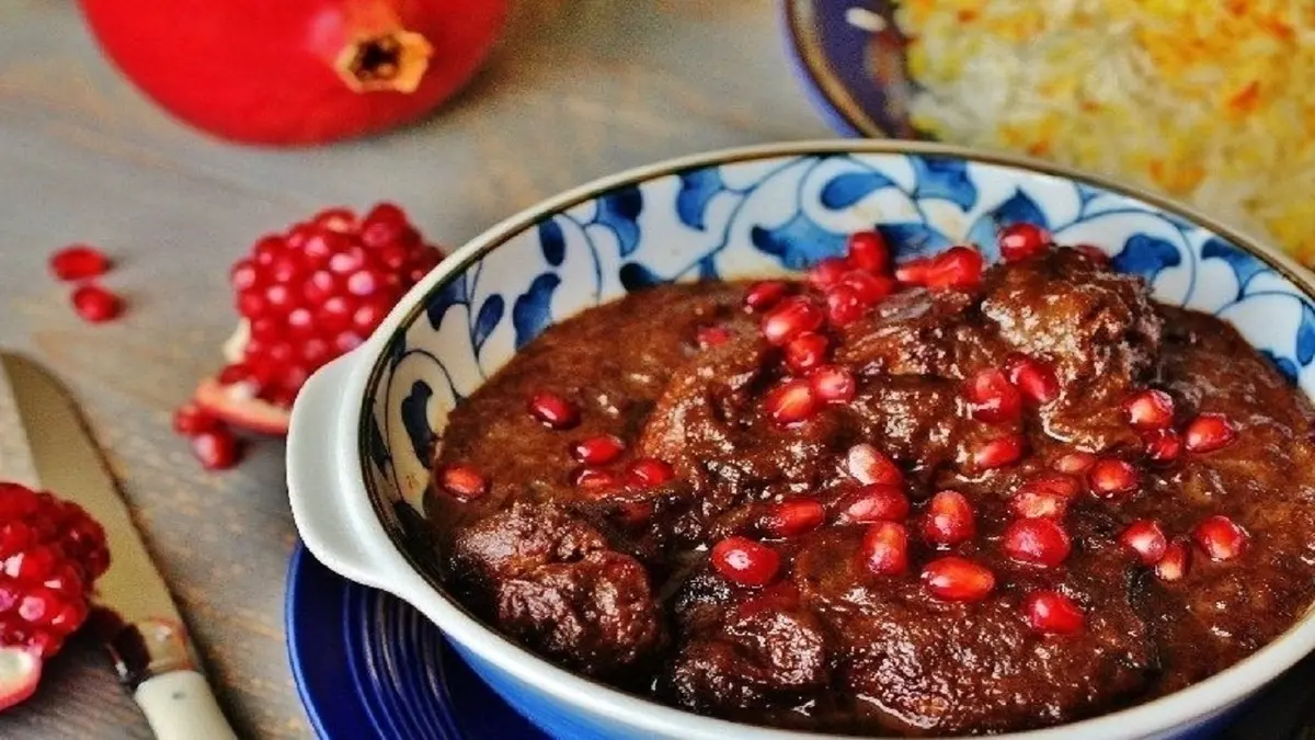 طرز تهیه فسنجون مجلسی با ترشی انار + ویدیو 