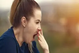 چرا خمیازه مسری است؟ | چرا دیدن خمیازه کشیدن دیگران باعث می‌شود ما هم خمیازه بکشیم؟