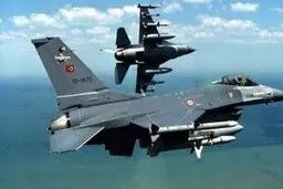 ترکیه وزیر دفاع یونان را اذیت کرد!