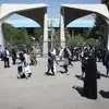 تجمع اعتراضی دانشجویان دانشگاه تهران به ماجرای قتل هم‌دانشگاهی‌خود  | سرپرست دانشگاه در میان معترضان +ویدئو