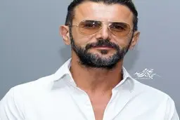 رقصیدن امین حیایی با آهنگ منشوری در یک فیلم + ویدئو