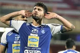 مدافع استقلال غافلگیر شد +عکس