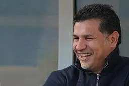 علی دایی بالاتر از همه نشست!  |  عکس لاکچری علی دایی