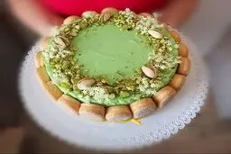 دسر مجلسی خوشمزه و زیبا فقط کیک براونی با موس پسته ای! | طرز تهیه کیک براونی با موس پسته ای +ویدئو