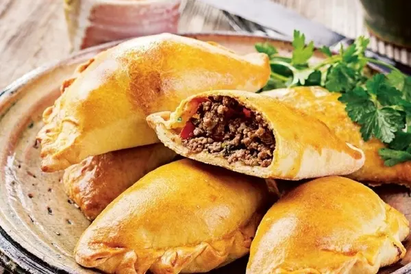 طرز تهیه پیراشکی گوشت | بهترین پیراشکی گوشت رو اینطوری می‌تونی درست کنی! +ویدئو
