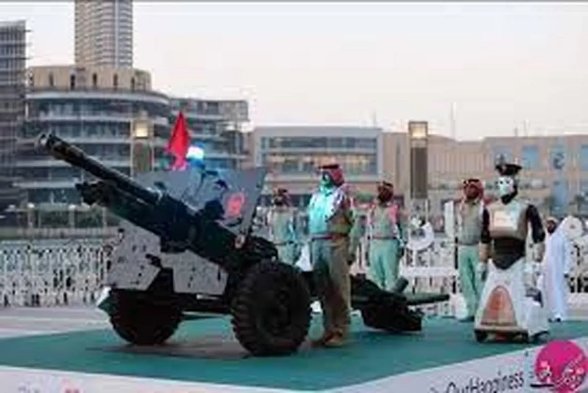شلیک توپ افطار در مقابل برج خلیفه دبی+ویدیو