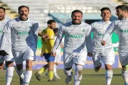 پرواز با اتوبوس بازیکنان ما را خسته کرده | ادعای عجیب مربی آلومینیوم!+ویدئو 