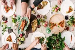 در آلودگی هوا چی بخوریم و چی نخوریم | این روزا که هوا خیلی آلوده است این نکته ها رو دقت کن!