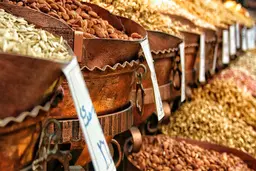 چالش های اصلی صادرات خشکبار | مصوبه در خصوص واردات خودرو با ارز خشکبار وجود ندارد