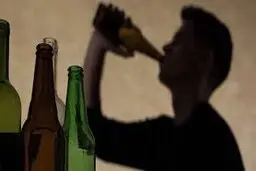 الکل در فارس جان ۵۲ نفر را گرفت